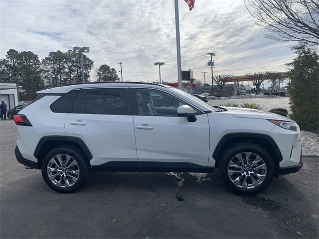 Used 2021 Toyota RAV4 XLE Premium image 9