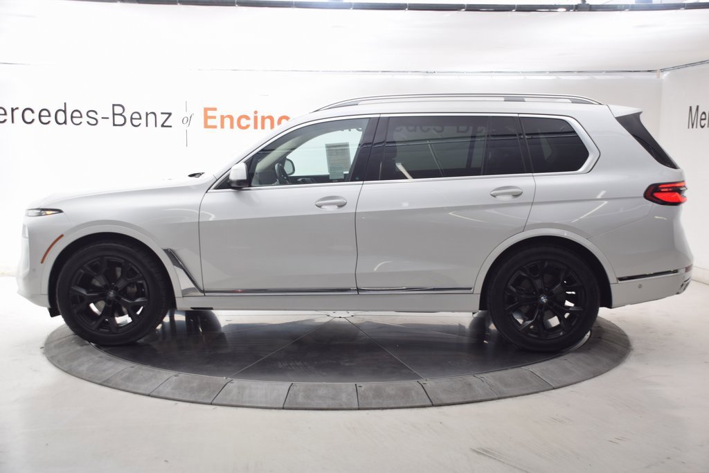 Used 2023 BMW X7 xDrive40i w/ Parking Assistance Package image 3