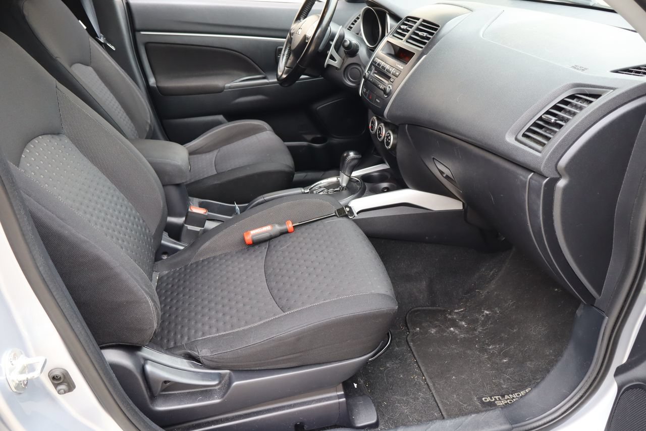 Used 2011 Mitsubishi Outlander Sport SE FWD image 17