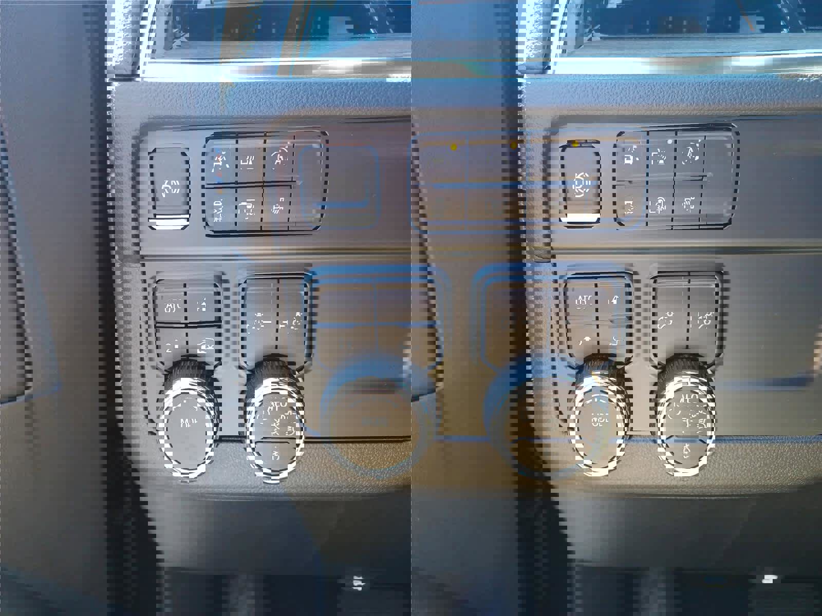 Used 2025 Chevrolet Tahoe High Country image 17