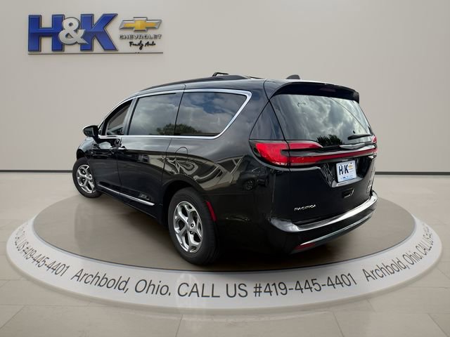 Used 2023 Chrysler Pacifica Limited FWD image 6