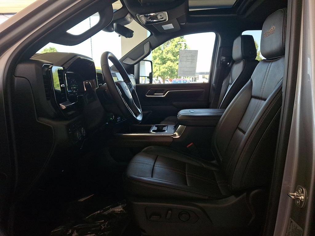 Certified 2025 Chevrolet Silverado 2500 High Country w/ Technology Package AWD/4WD image 13