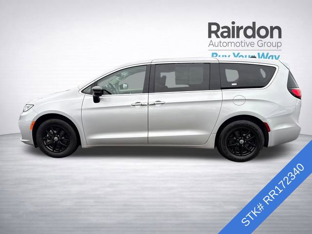 Used 2024 Chrysler Pacifica Touring-L image 4