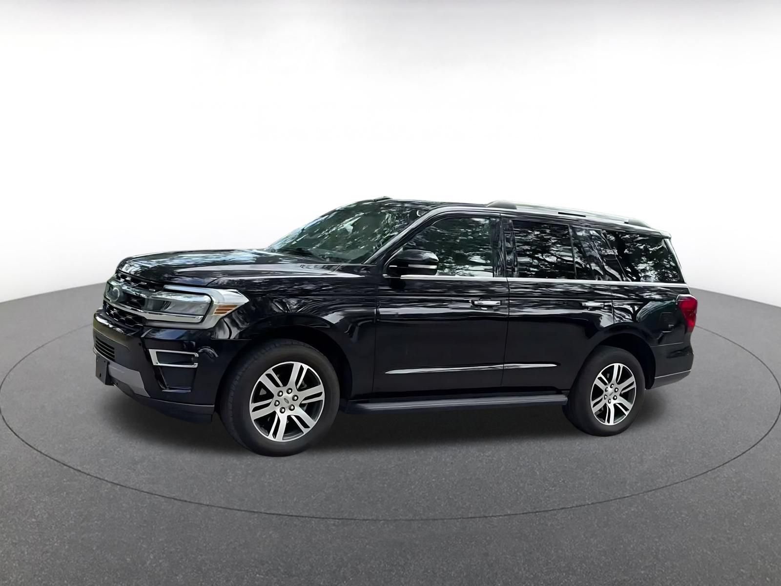 Used 2024 Ford Expedition Limited AWD/4WD image 7