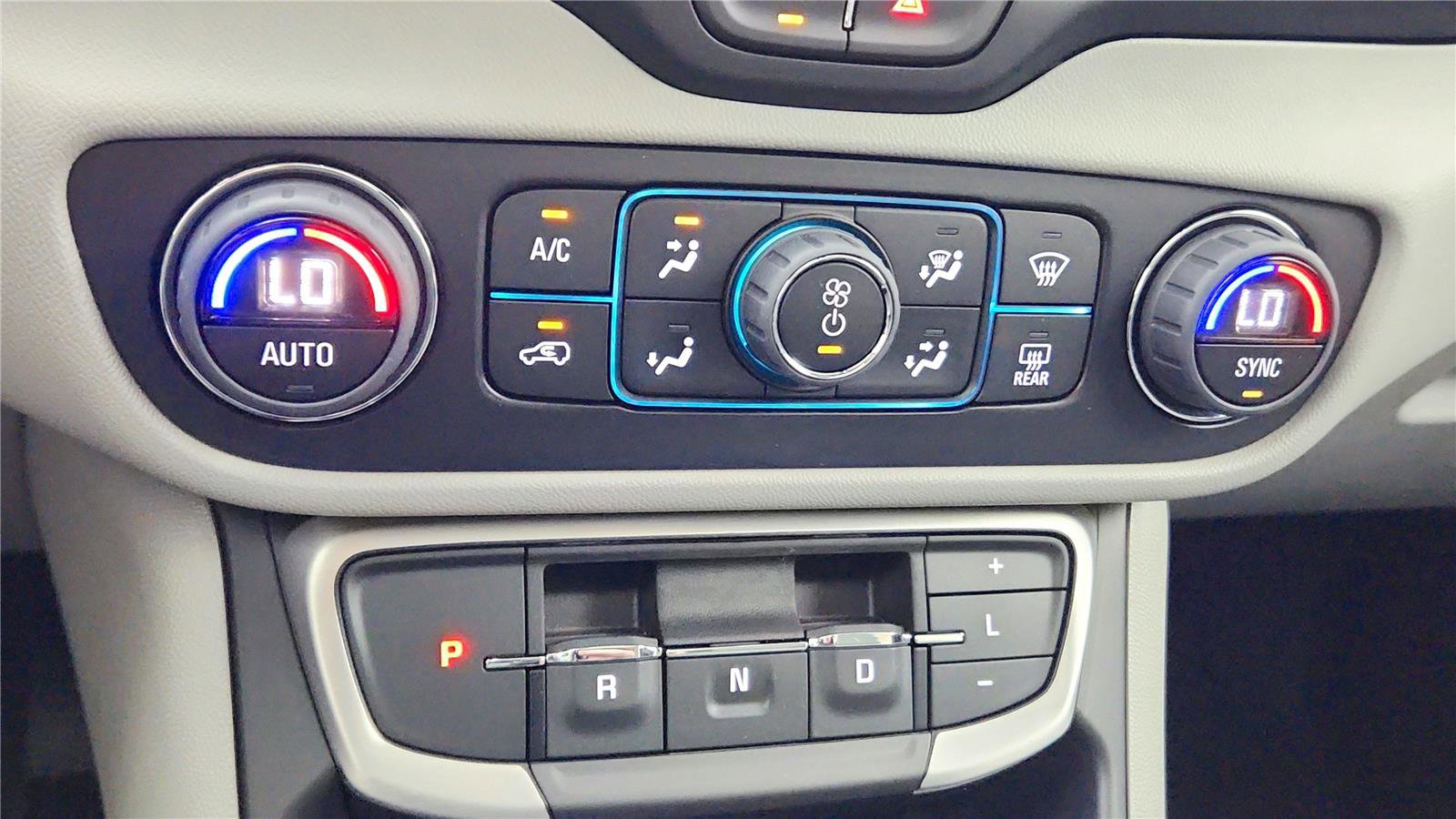 Used 2024 GMC Terrain SLT AWD/4WD image 26