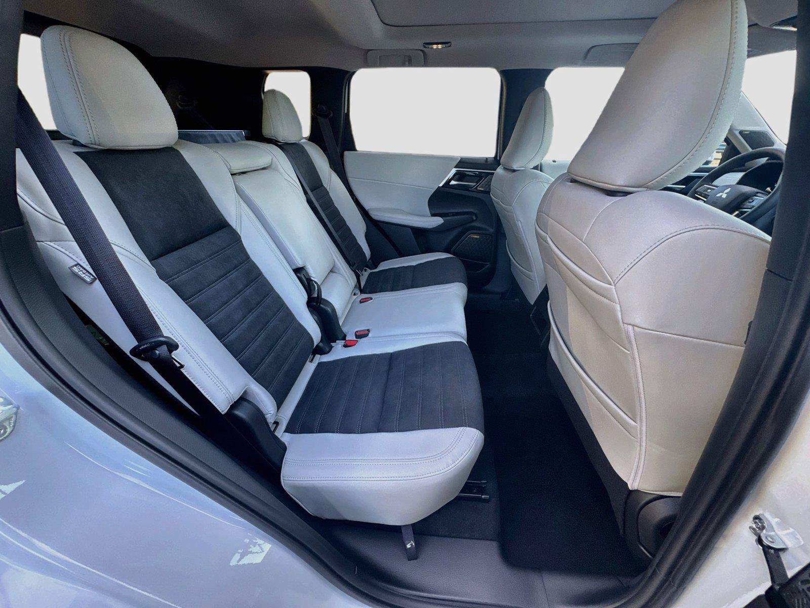 New 2026 Mitsubishi Outlander SE FWD image 28