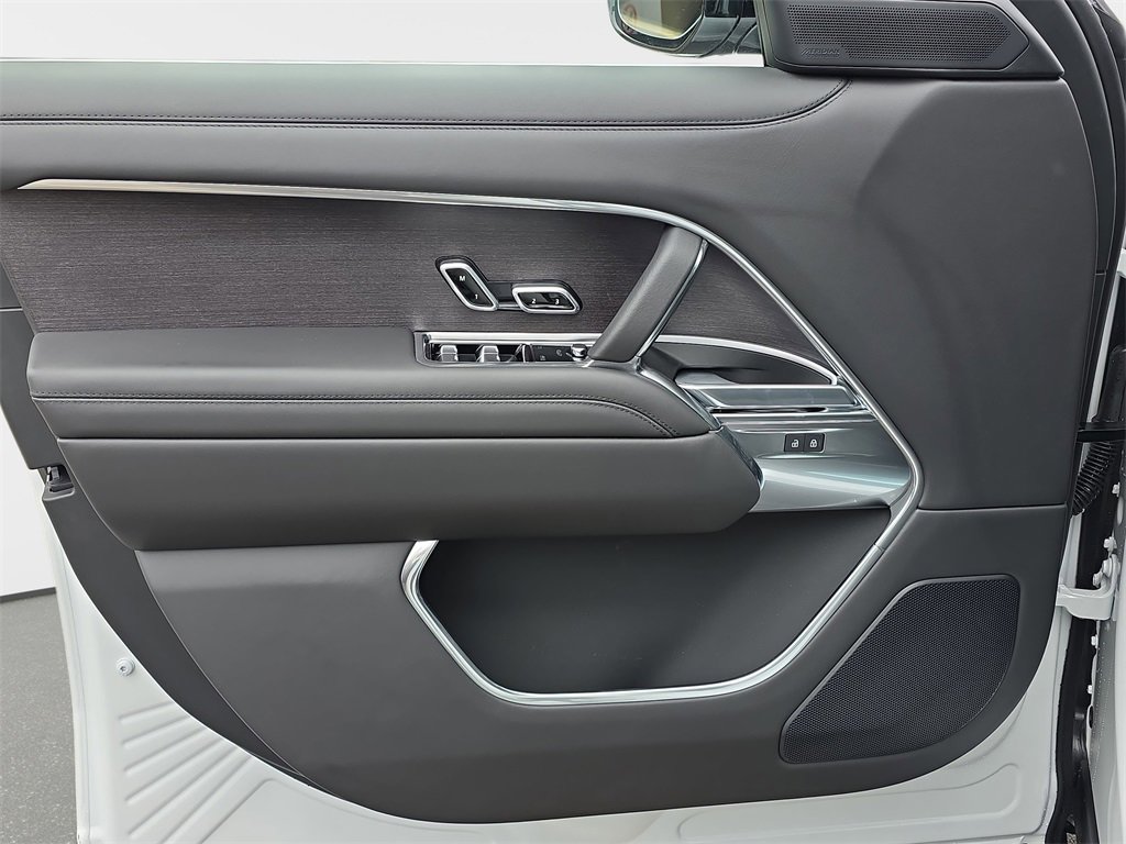 New 2025 Land Rover Range Rover Long Wheelbase SE image 28