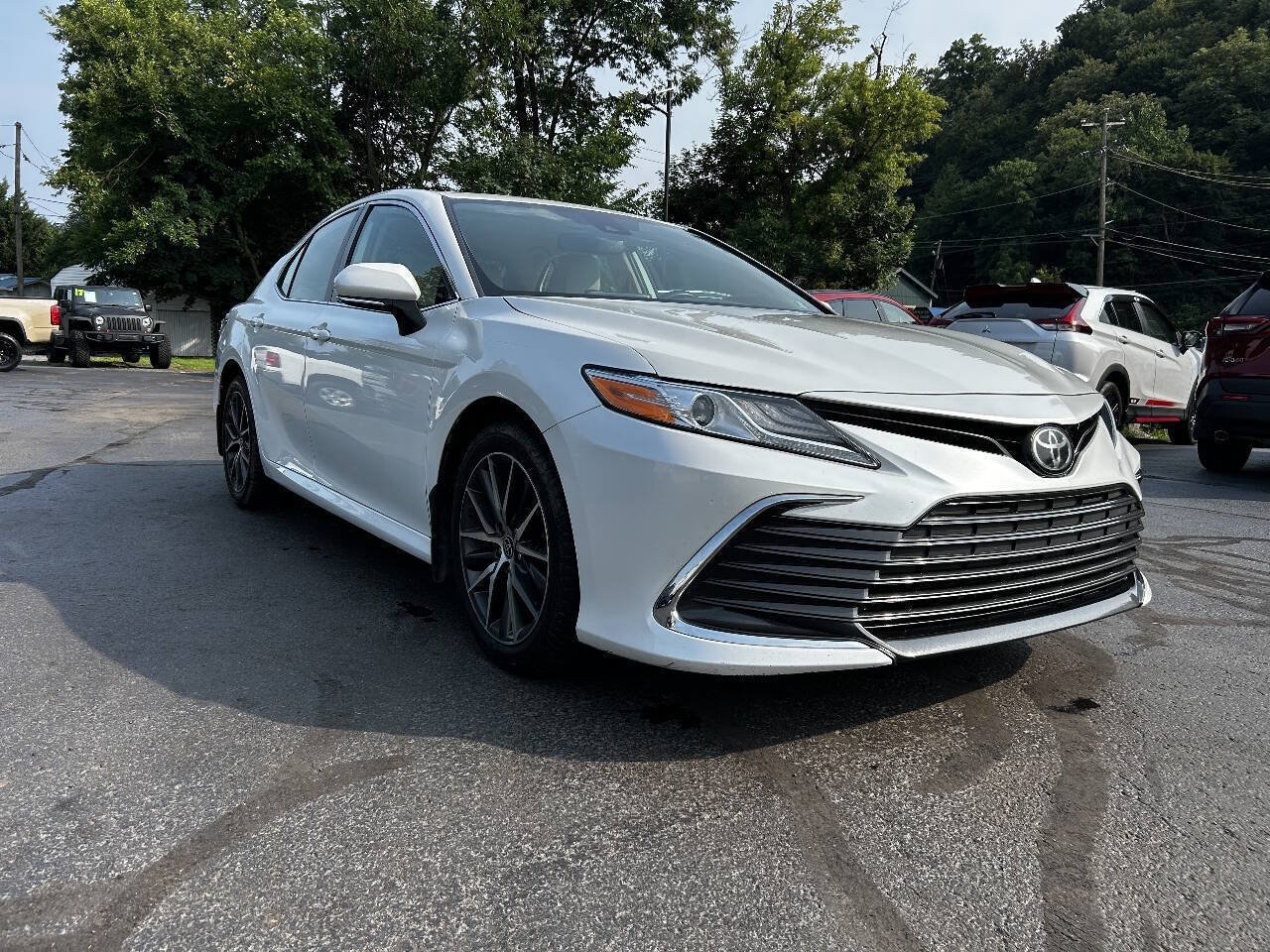 Used 2021 Toyota Camry XLE AWD/4WD image 2