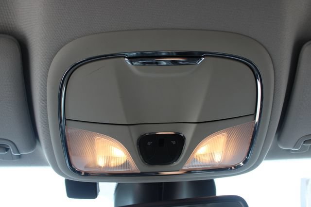 Used 2022 Jeep Cherokee Trailhawk AWD/4WD image 32