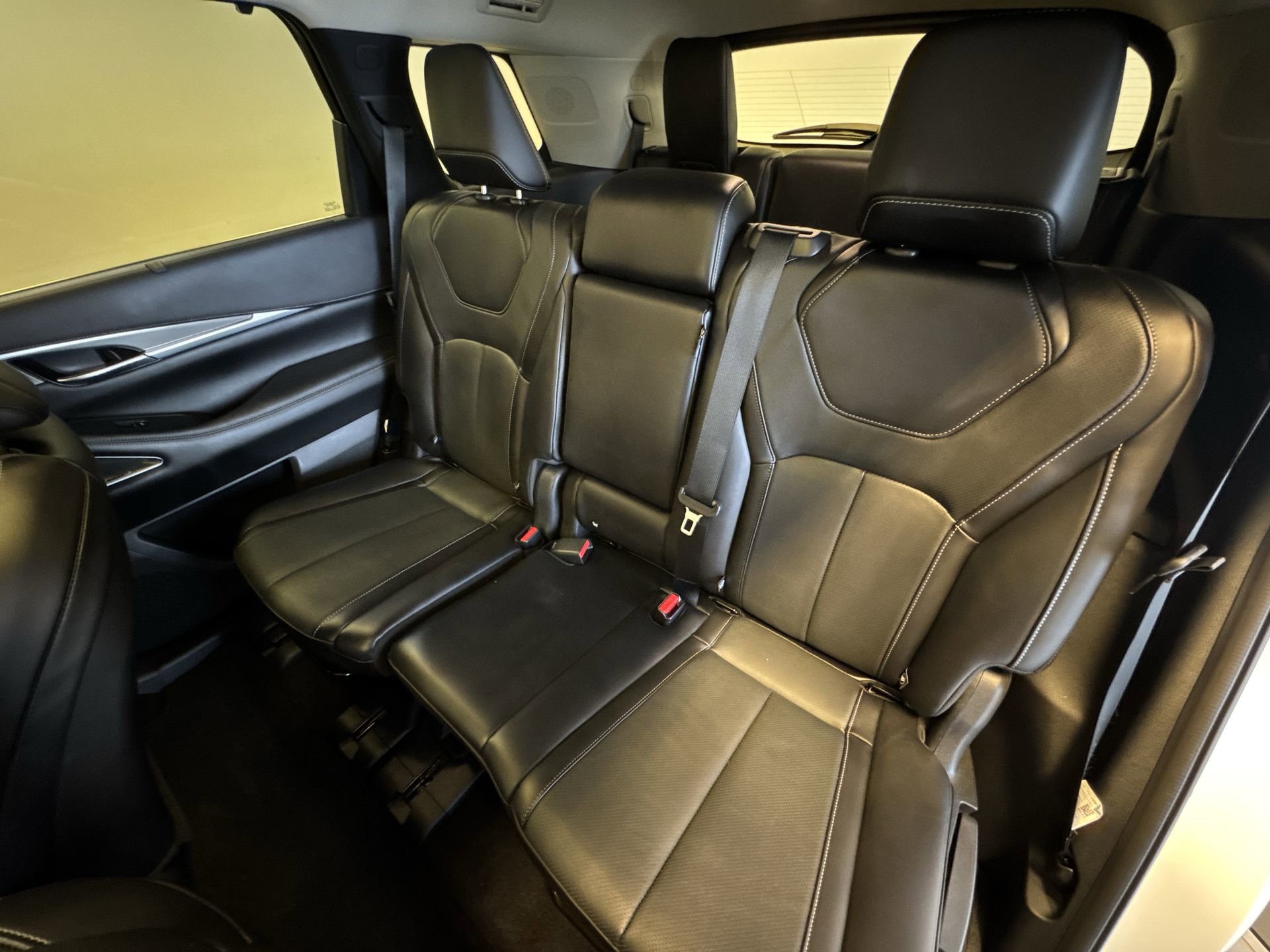 Certified 2025 INFINITI QX60 Luxe w/ Cargo Package AWD/4WD image 23