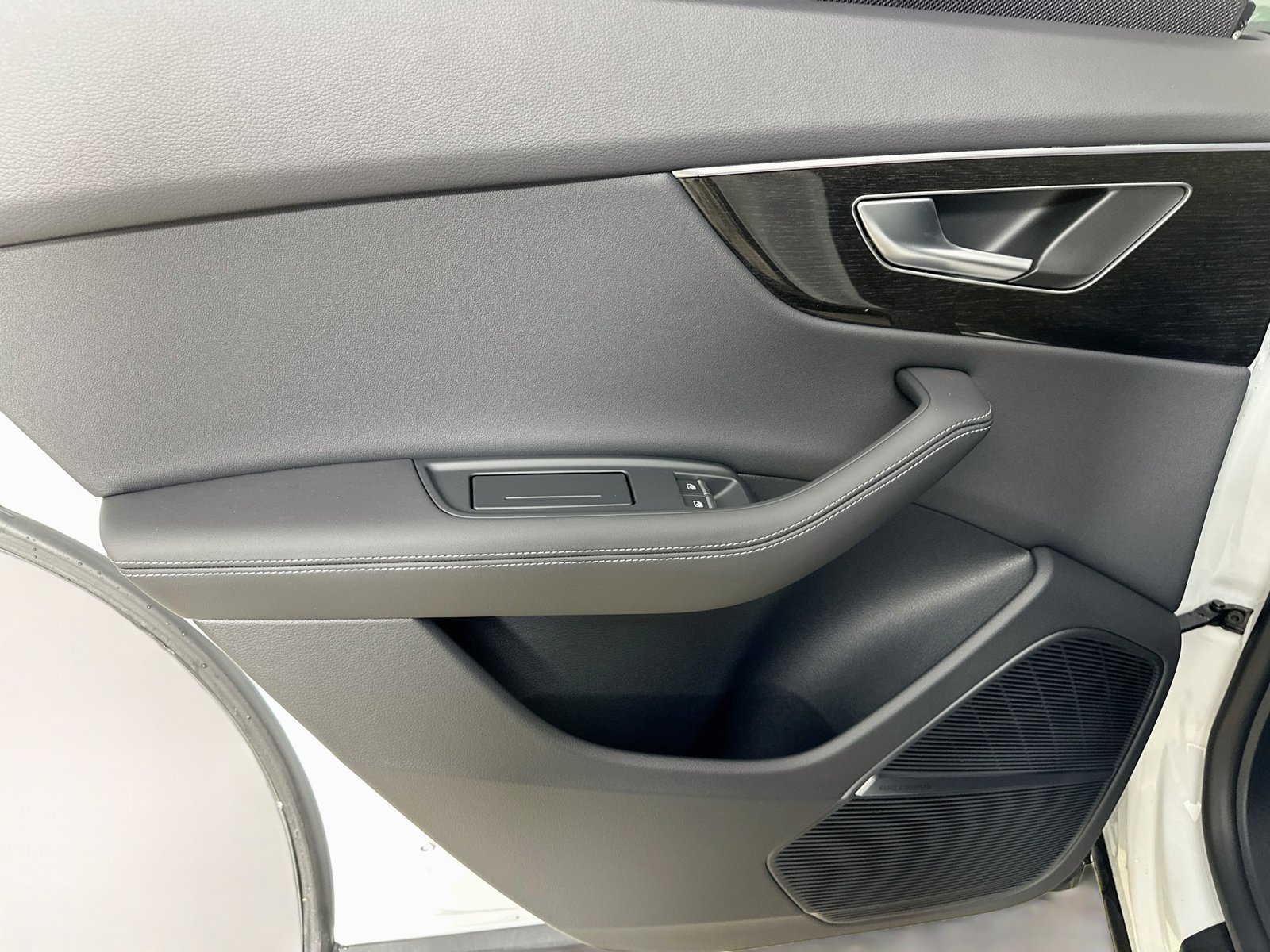 New 2027 Audi Q8 Premium Plus AWD/4WD image 36