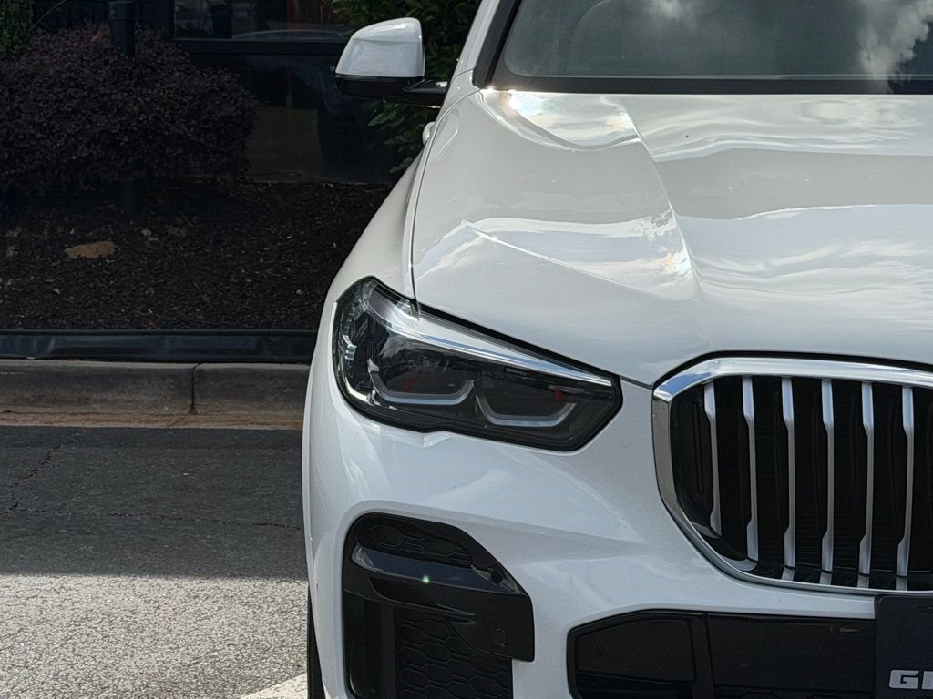 Used 2022 BMW X5 xDrive40i w/ M Sport Package AWD/4WD image 4