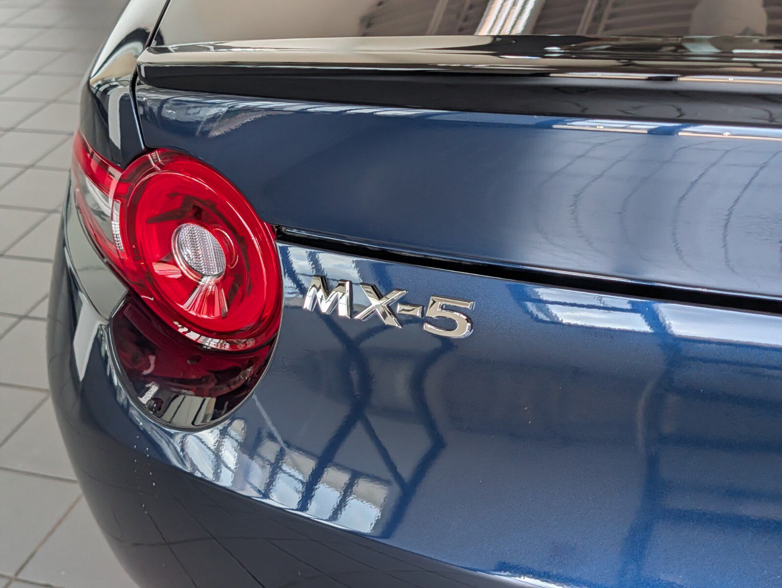 New 2026 MAZDA MX-5 Miata Club w/ Weather Package RWD image 4