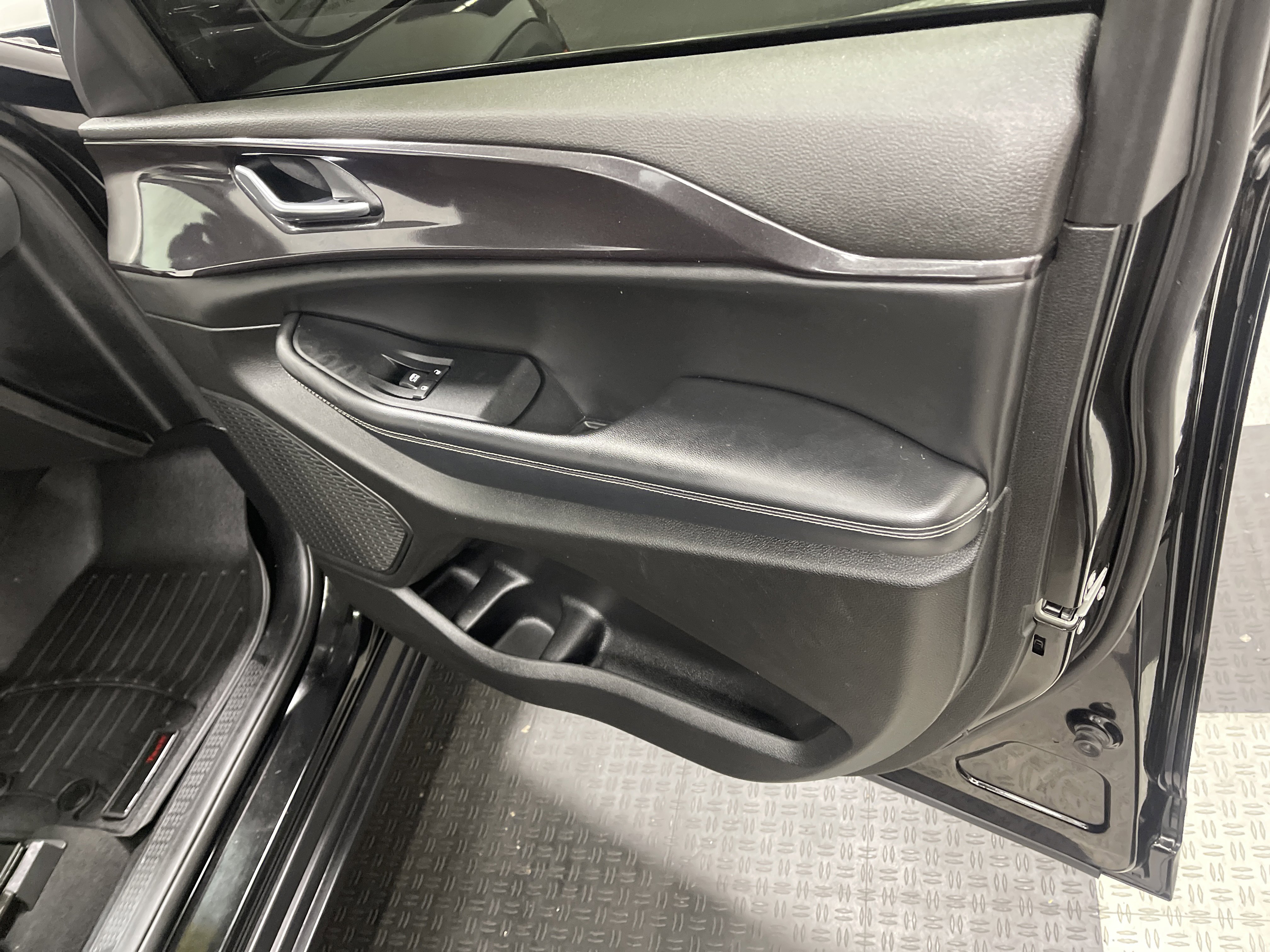 Used 2023 Jeep Grand Cherokee L Laredo AWD/4WD image 26