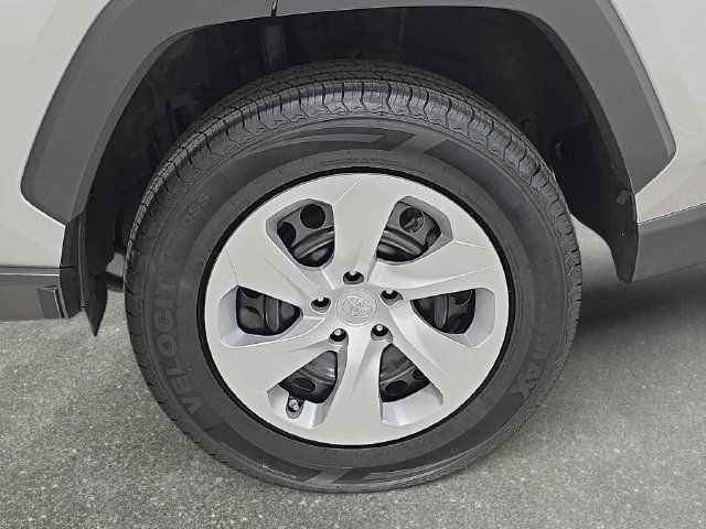 Certified 2025 Toyota RAV4 LE AWD/4WD image 29