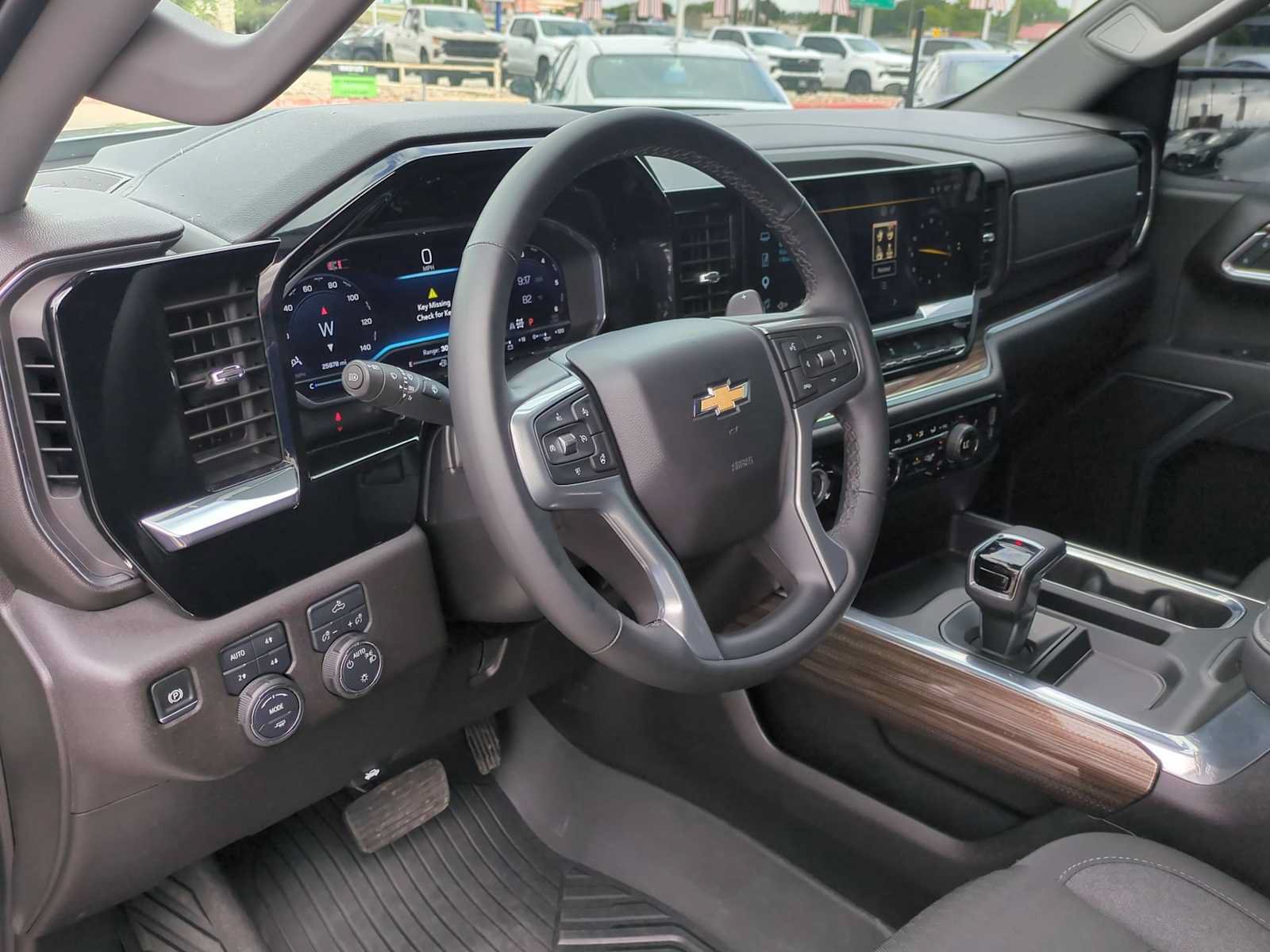 Used 2024 Chevrolet Silverado 1500 LT AWD/4WD image 10
