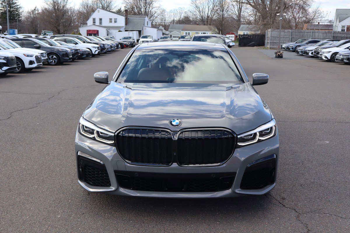 Used 2022 BMW 750i xDrive w/ Luxury Rear Seating Package AWD/4WD image 2