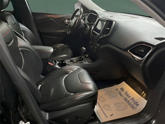 Used 2019 Jeep Cherokee Trailhawk image 30