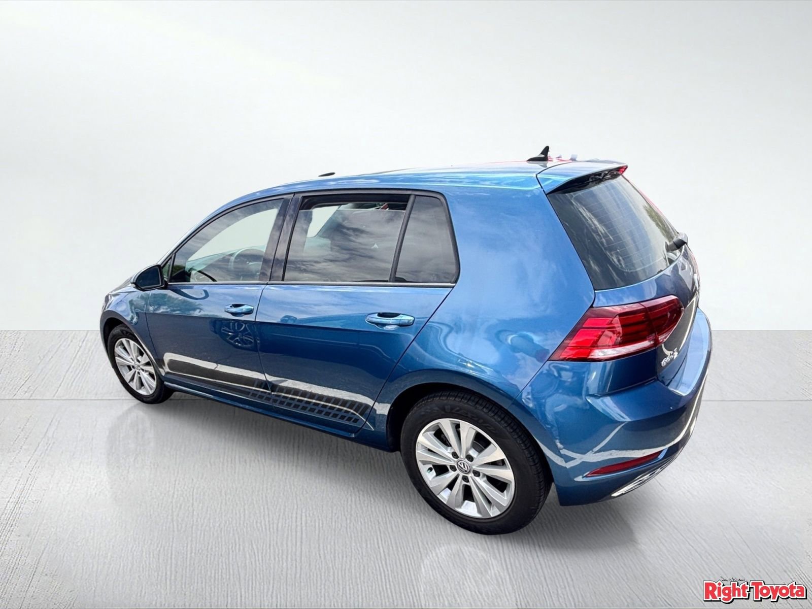 Used 2020 Volkswagen Golf 4-Door image 3