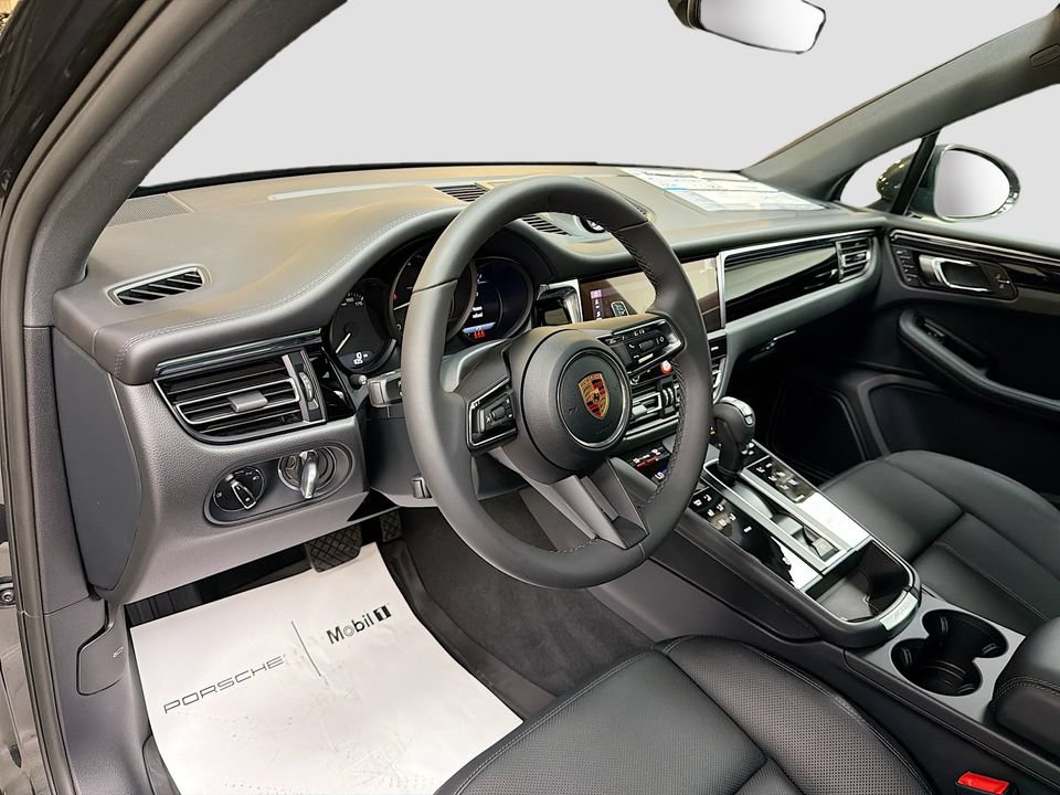 New 2026 Porsche Macan AWD/4WD image 4