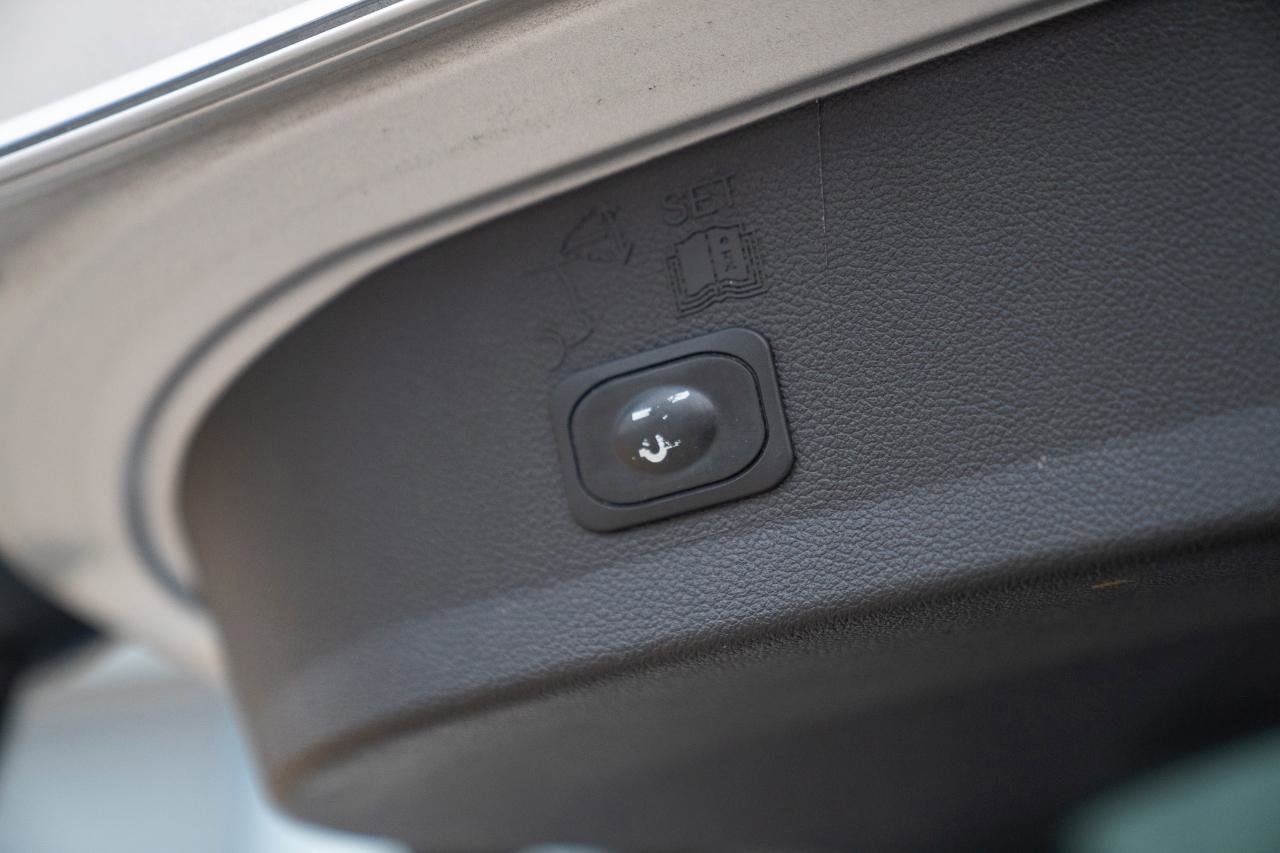 Used 2018 Ford Escape SEL w/ Ford Safe & Smart Package image 17