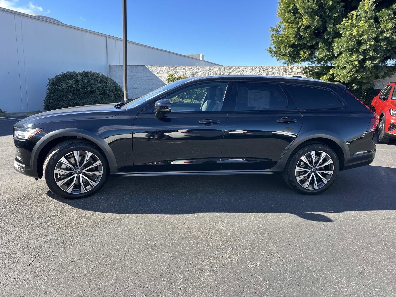 Certified 2024 Volvo V90 B6 Cross Country Plus w/ Climate Package image 7