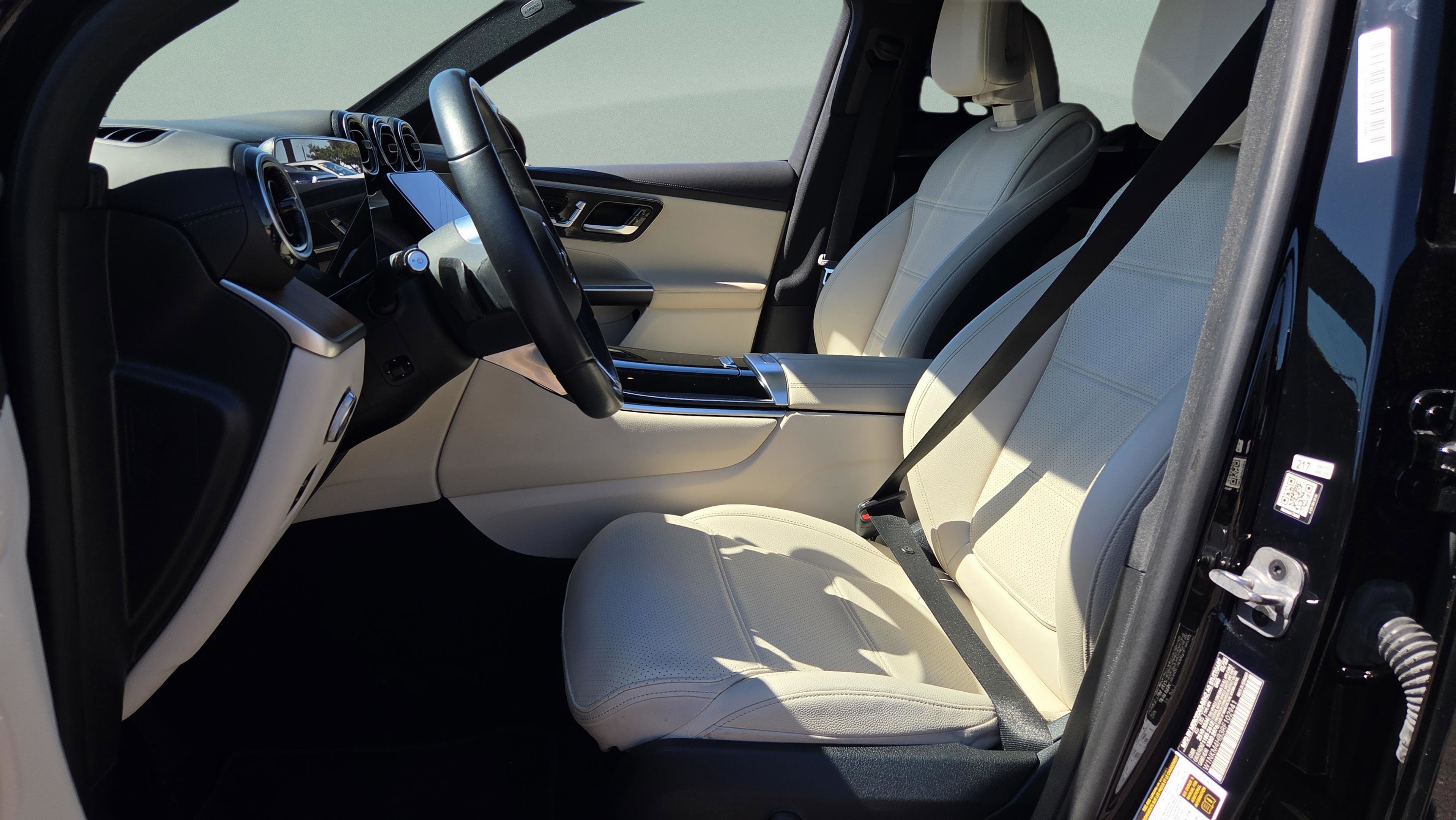 Used 2024 Mercedes-Benz GLC 300 GLC 300 4MATIC image 15