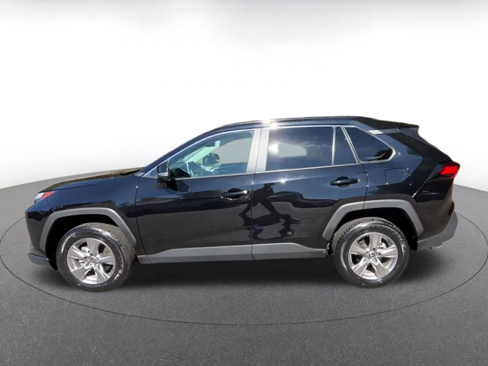 Used 2025 Toyota RAV4 XLE image 9
