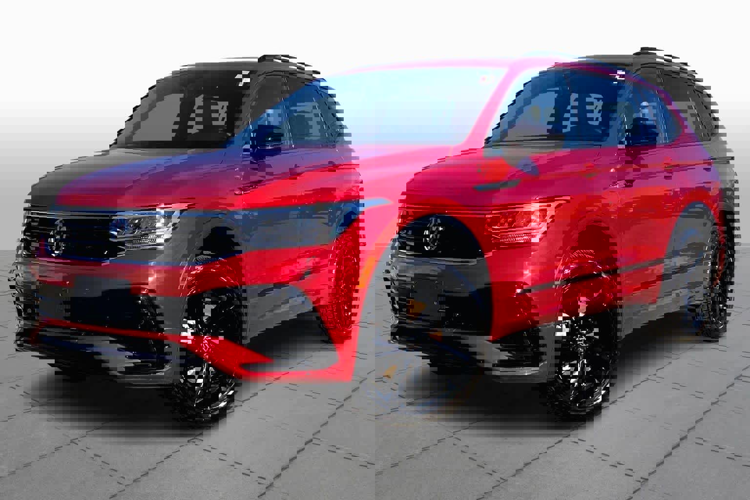 Used 2024 Volkswagen Tiguan SE R-Line image 1