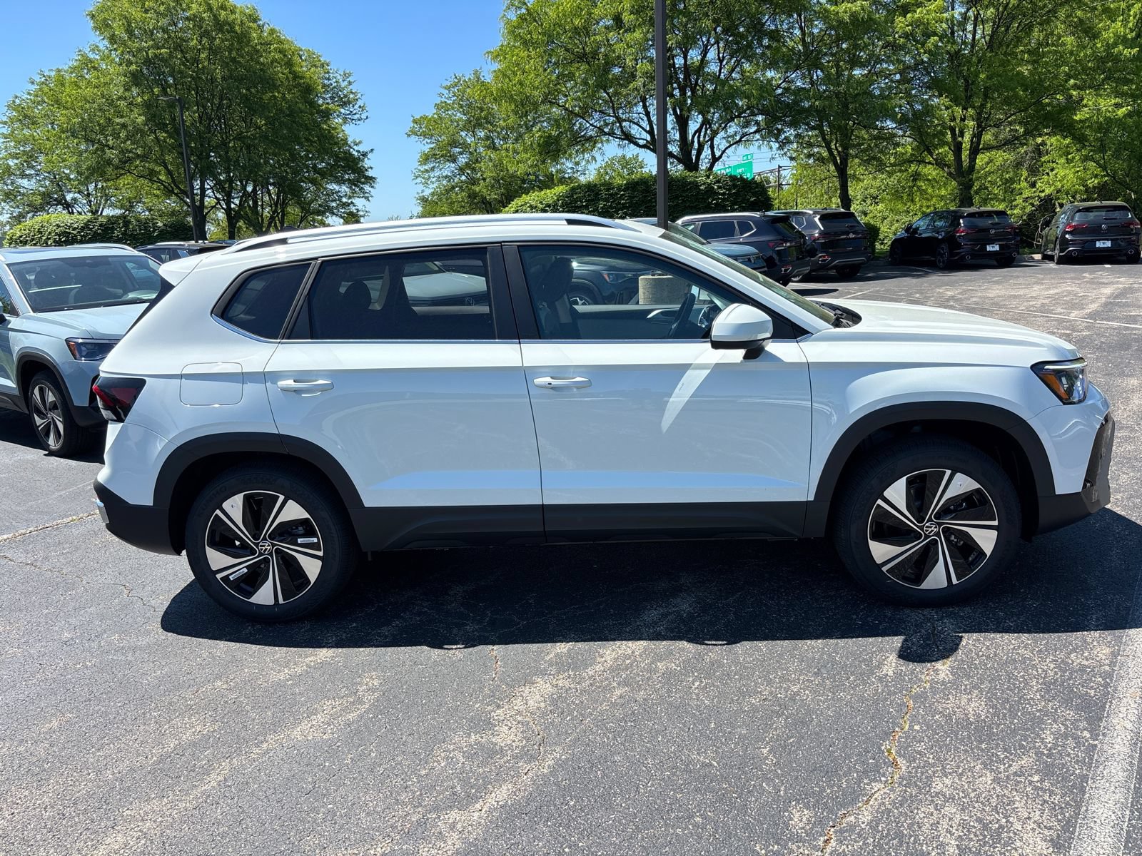 New 2026 Volkswagen Taos SE AWD/4WD image 4