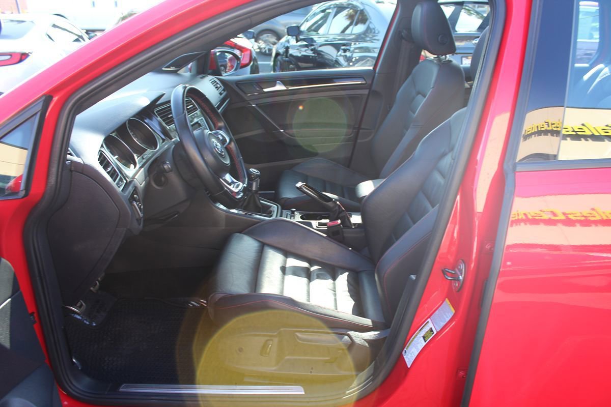 Used 2015 Volkswagen GTI SE FWD image 19