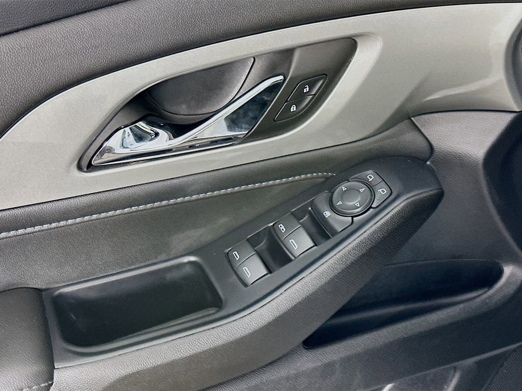 Used 2022 Chevrolet Traverse LT image 26