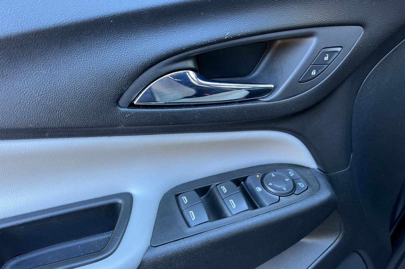 Used 2022 Chevrolet Equinox LS w/ LS Convenience Package image 12