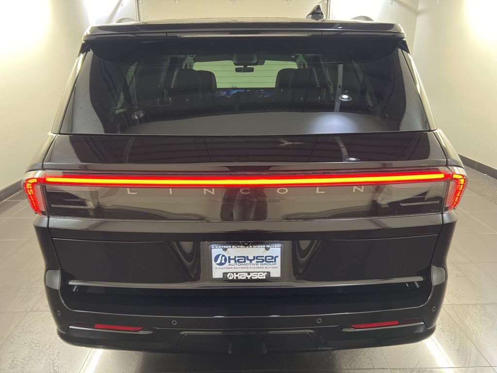 Used 2026 Lincoln Navigator L Premier AWD/4WD image 5