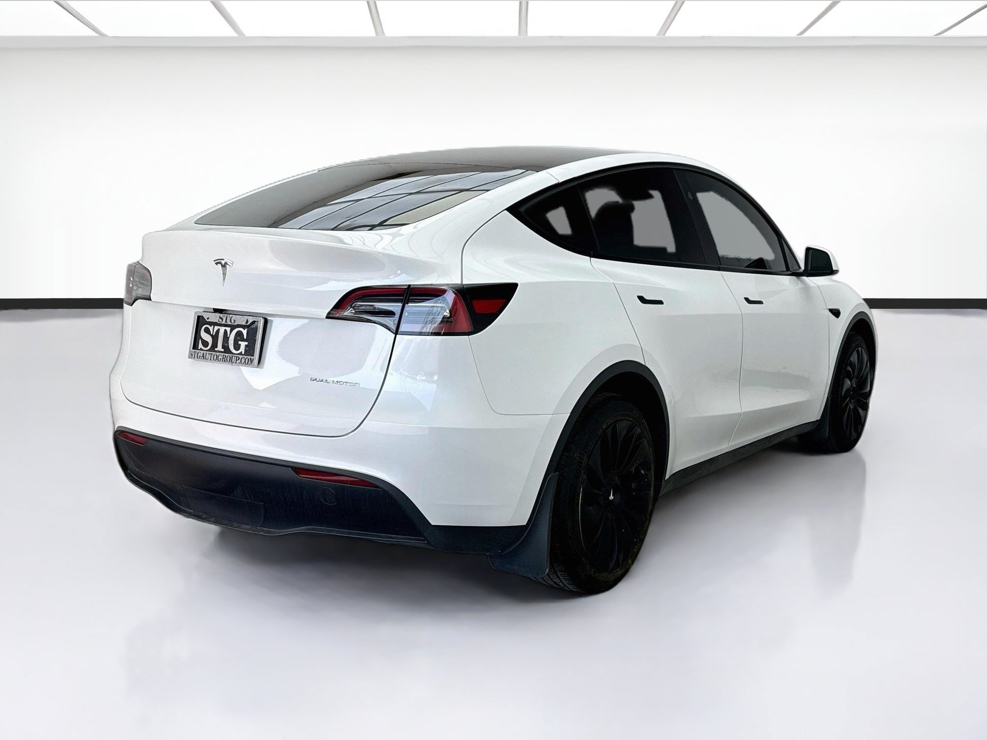Used 2023 Tesla Model Y Long Range AWD/4WD image 4