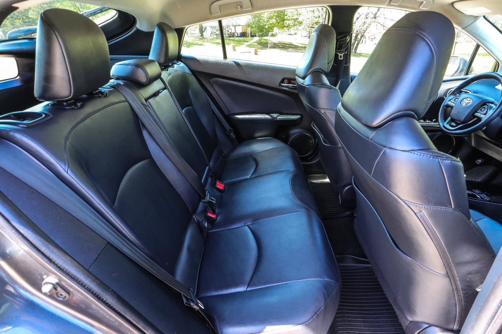 Used 2021 Toyota Prius XLE FWD image 36