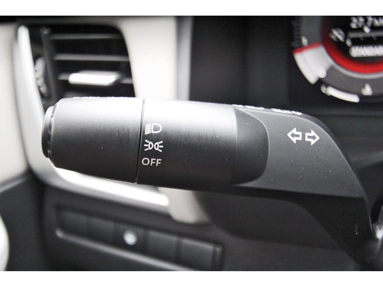 Used 2024 Nissan Rogue SL FWD image 17
