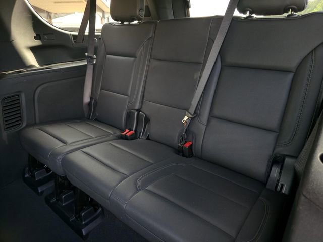 Used 2025 Chevrolet Suburban Z71 image 28