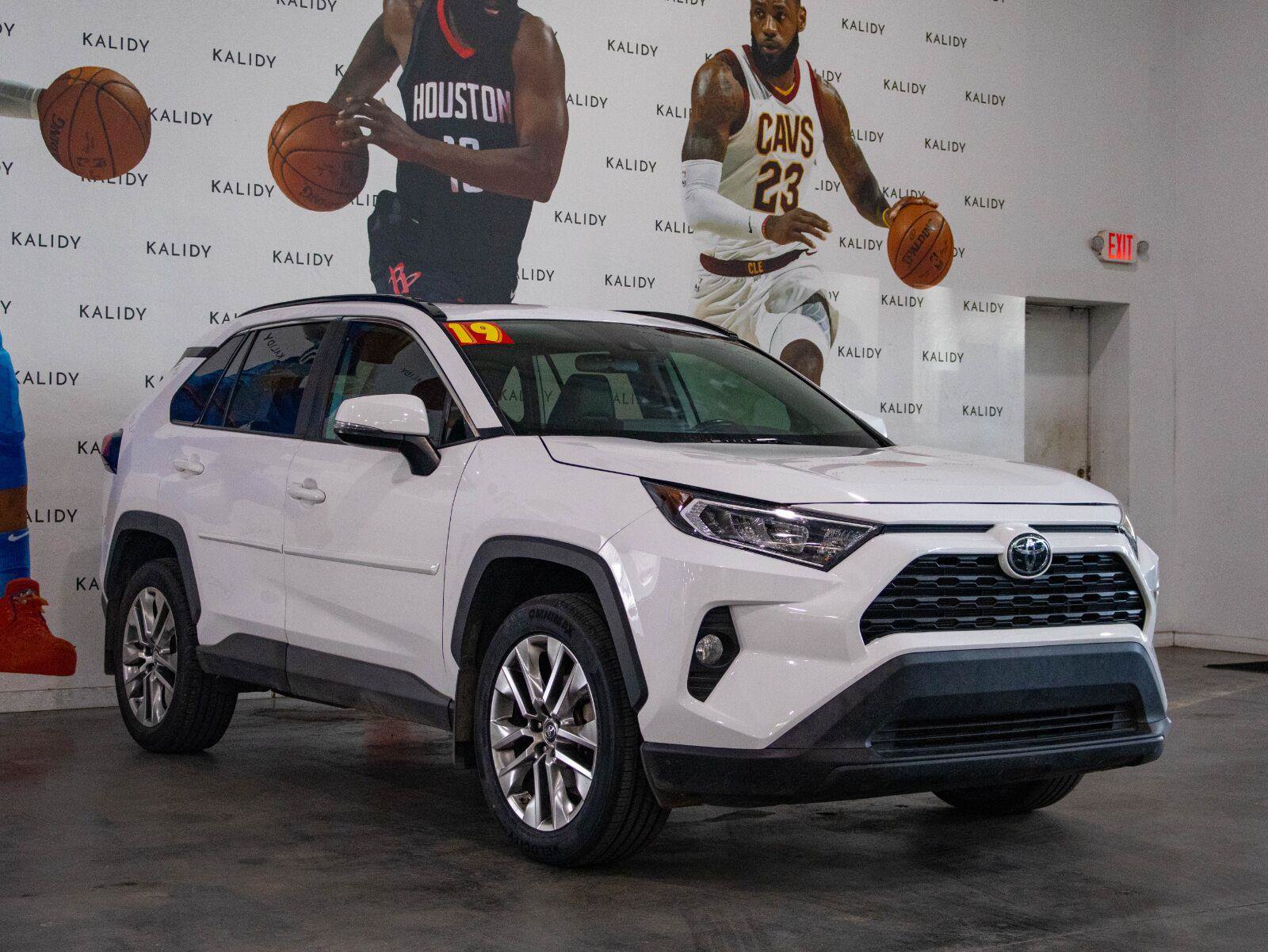 Used 2019 Toyota RAV4 XLE Premium FWD image 19