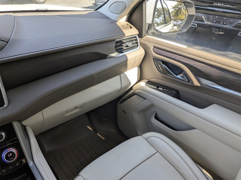 Used 2021 GMC Yukon Denali w/ Denali Premium Package image 17