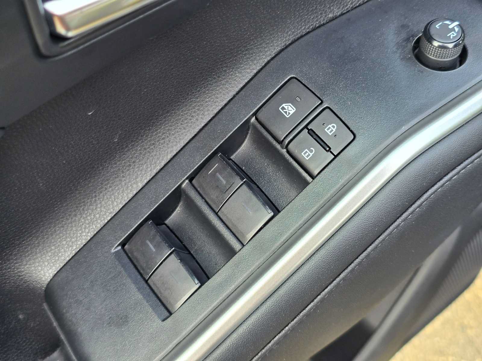 Used 2024 Toyota Highlander XLE AWD/4WD image 24