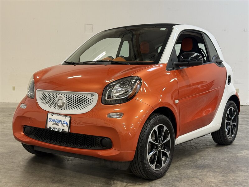 Used 2016 smart fortwo passion RWD image 3