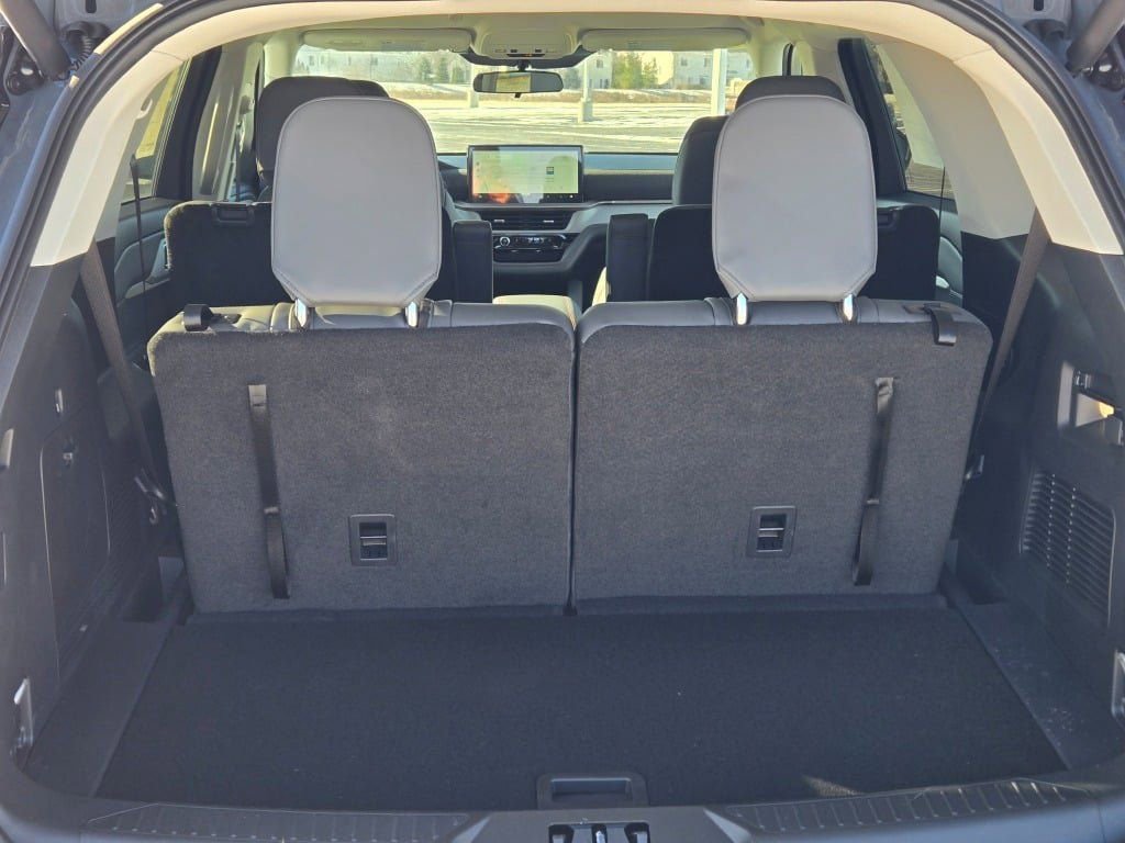 New 2026 Ford Explorer Active w/ Active Comfort Package image 15