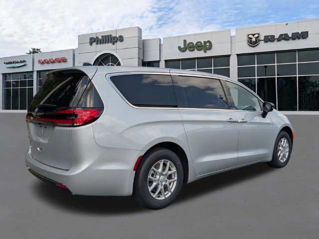 New 2026 Chrysler Pacifica Select FWD image 4