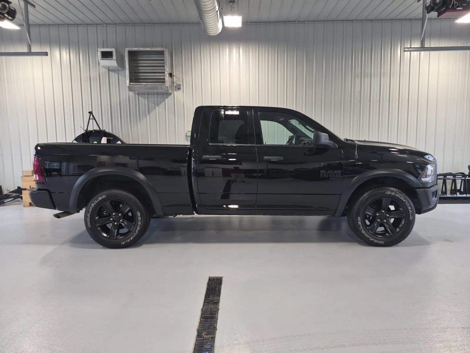 Used 2022 RAM 1500 Warlock AWD/4WD image 2