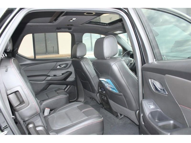 Used 2022 Chevrolet Traverse RS image 11
