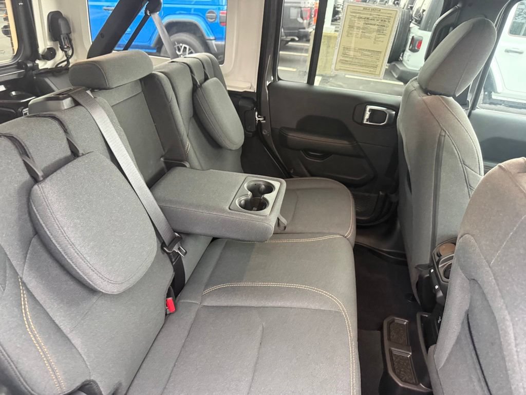 Used 2025 Jeep Wrangler Unlimited Sahara AWD/4WD image 56