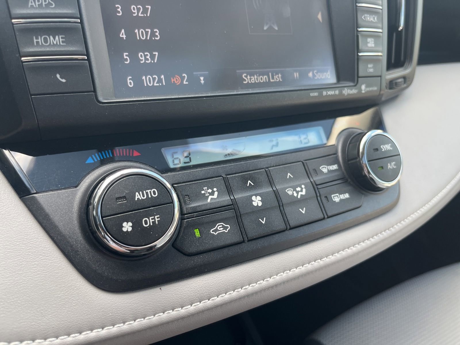 Used 2016 Toyota RAV4 XLE image 25