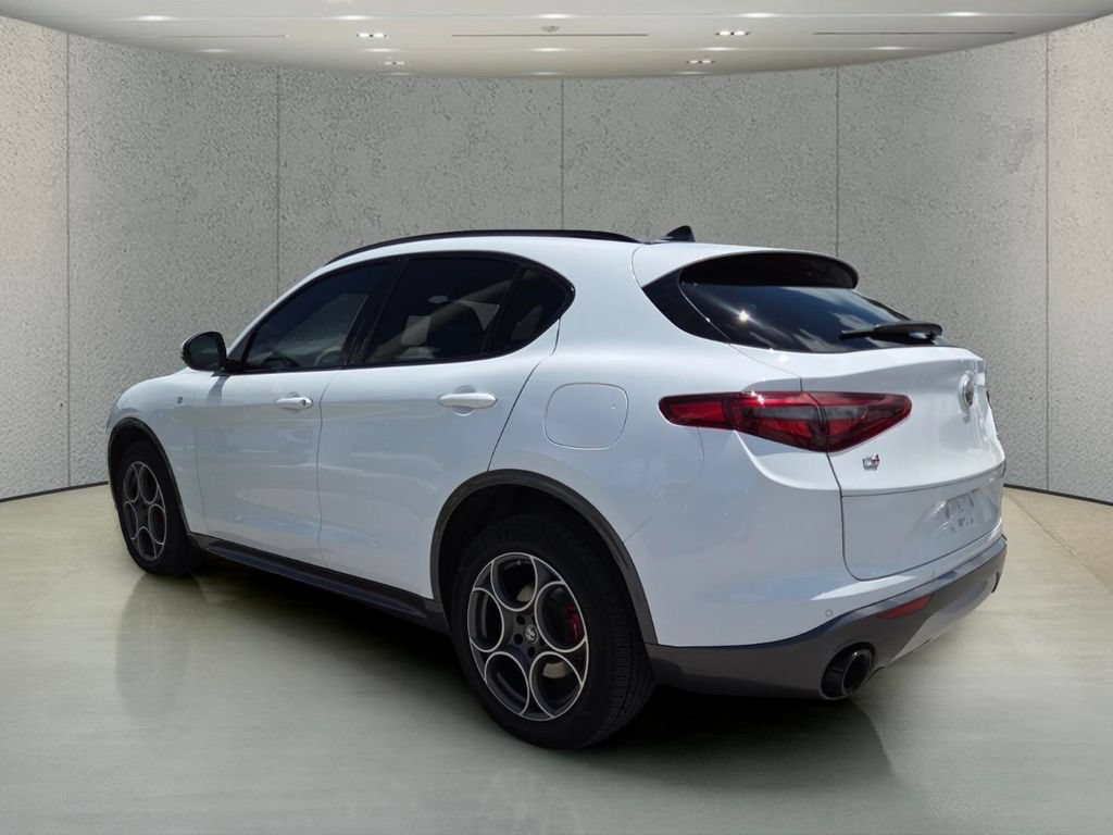 Used 2022 Alfa Romeo Stelvio Ti AWD/4WD image 7