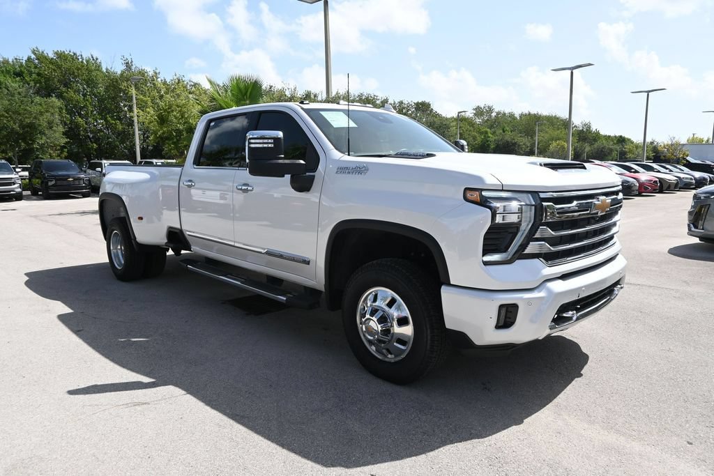 Used 2025 Chevrolet Silverado 3500 High Country w/ High Country Premium Package AWD/4WD image 17